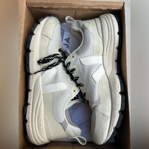 Veja Dekkan Sneakers Size 9 Cream